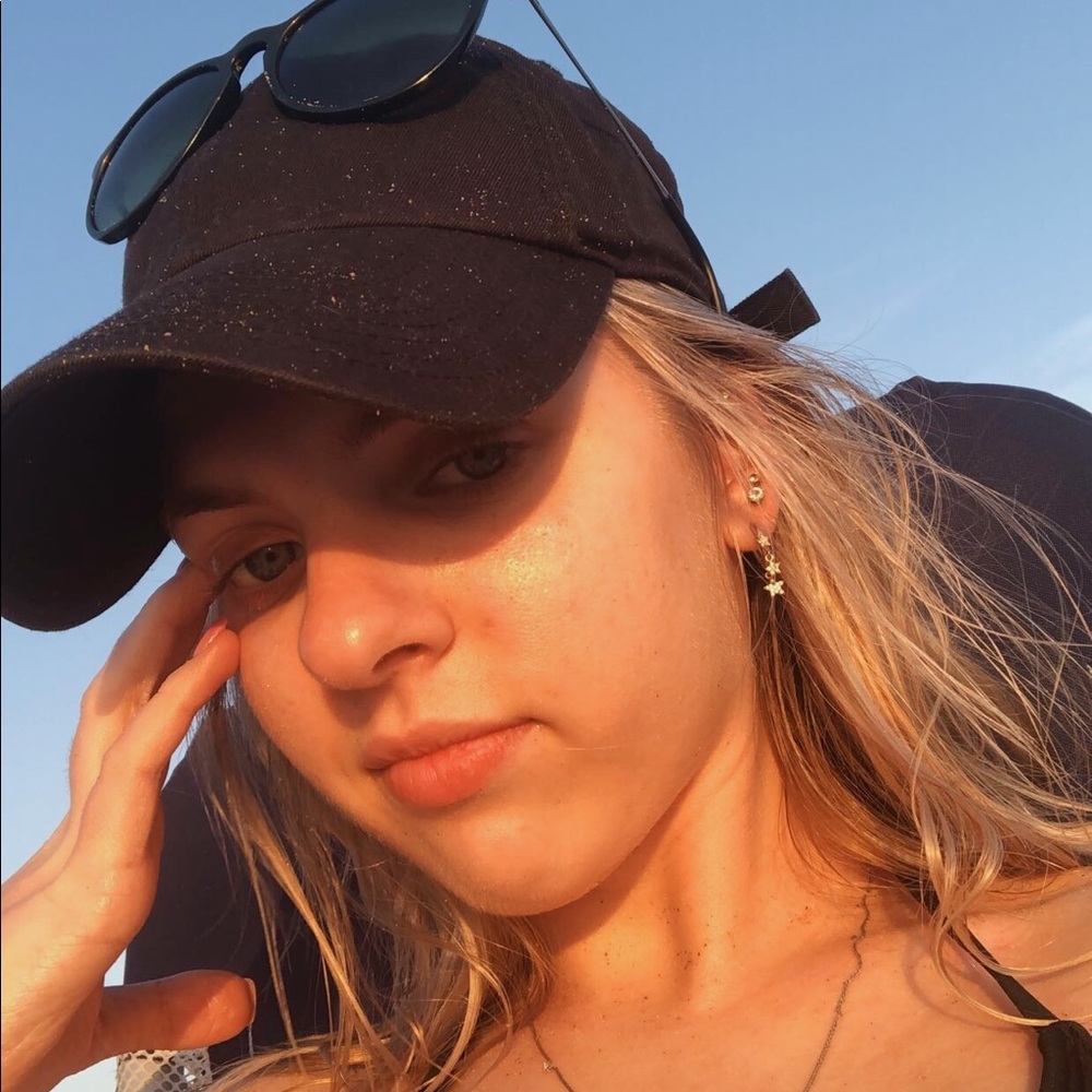 Meet your Posher, Aynsley